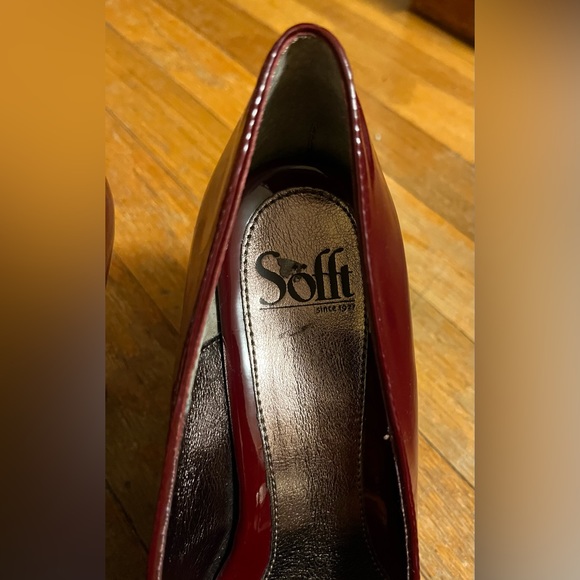 Women’s Sofft heels. Dark red patent leather. Size 8 - Picture 4 of 8